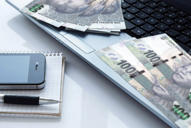 IT-tech-job-salary-payment-money-notes-1